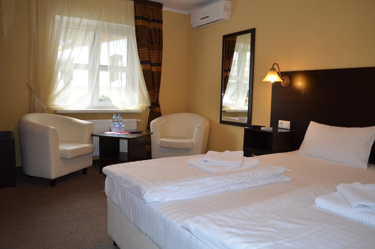 Transit Hotel Дьяковцы Экстерьер фото
